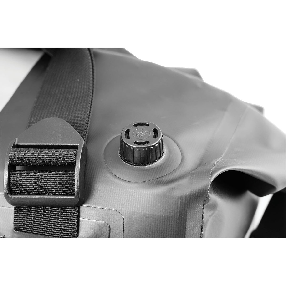 Nelson-Rigg Hurricane Duffle Bag bevestiging