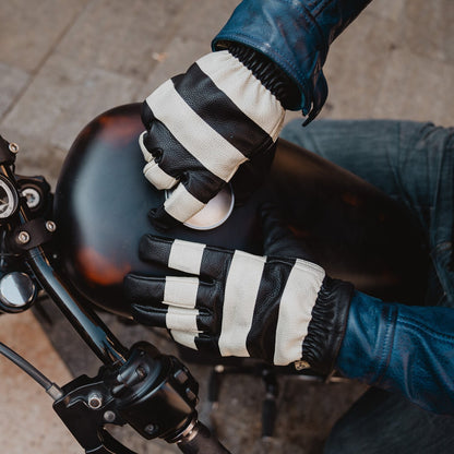 Holy Freedom Pitt Gloves Zwart/Wit detail