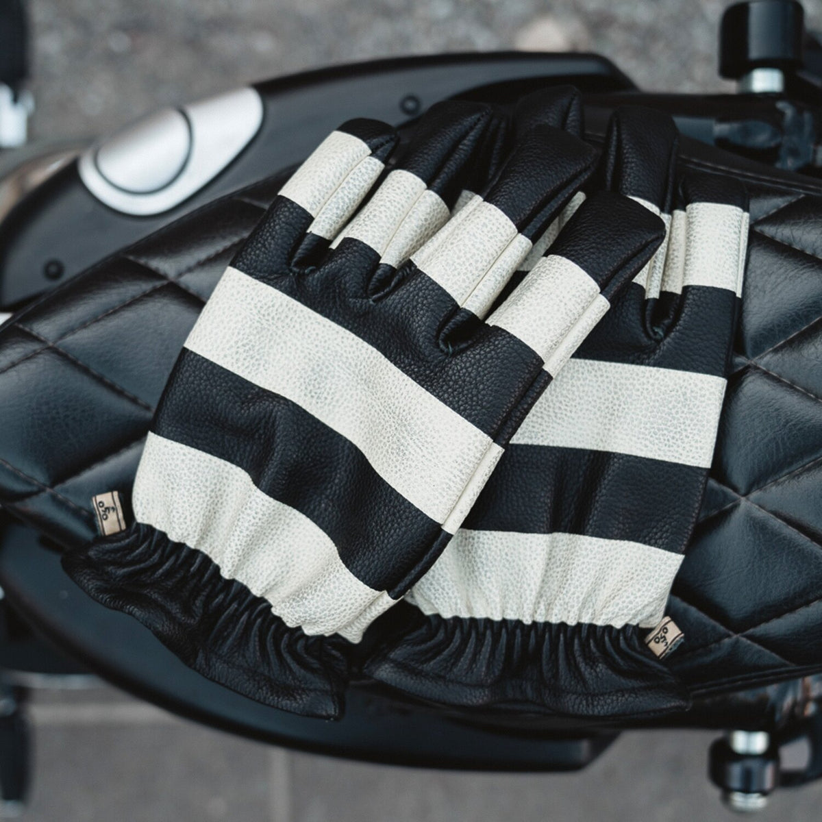 Holy Freedom Pitt Gloves Zwart/Wit