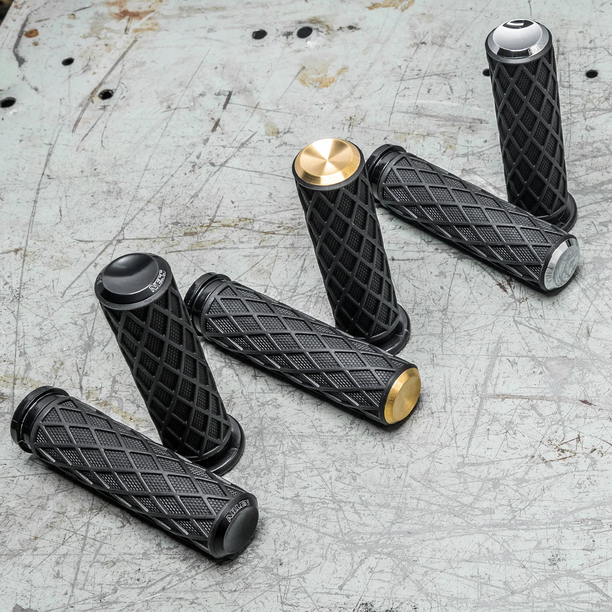 Arlen Ness Diamond Grips — Zwart — detail