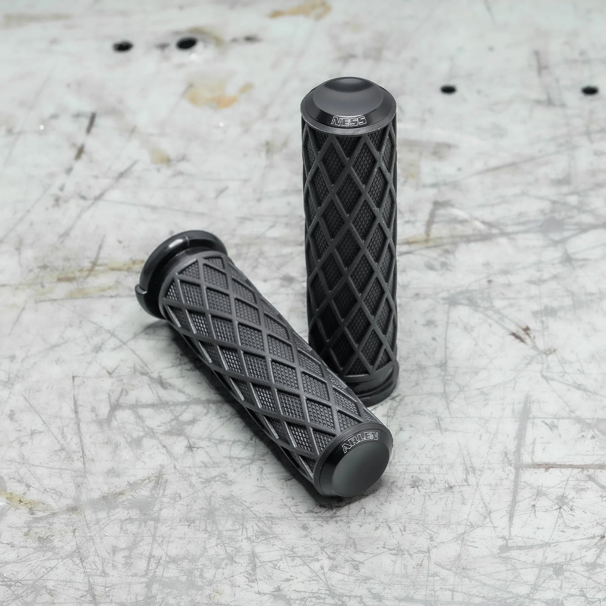 Arlen Ness Diamond Grips — Zwart — detail